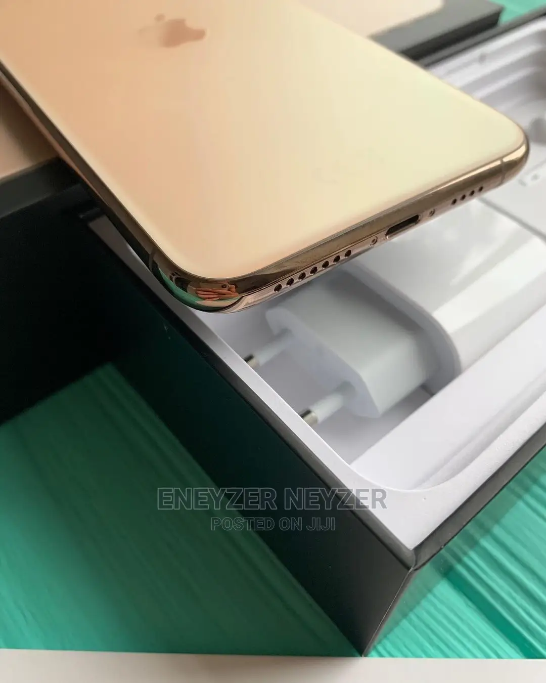 New Apple iPhone 11 Pro Max 64 GB Gold