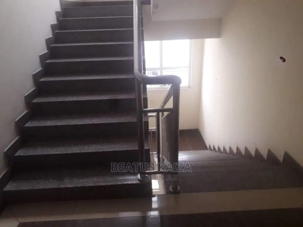 3bdrm Block of Flats in Kariakoo Livingstone for rent