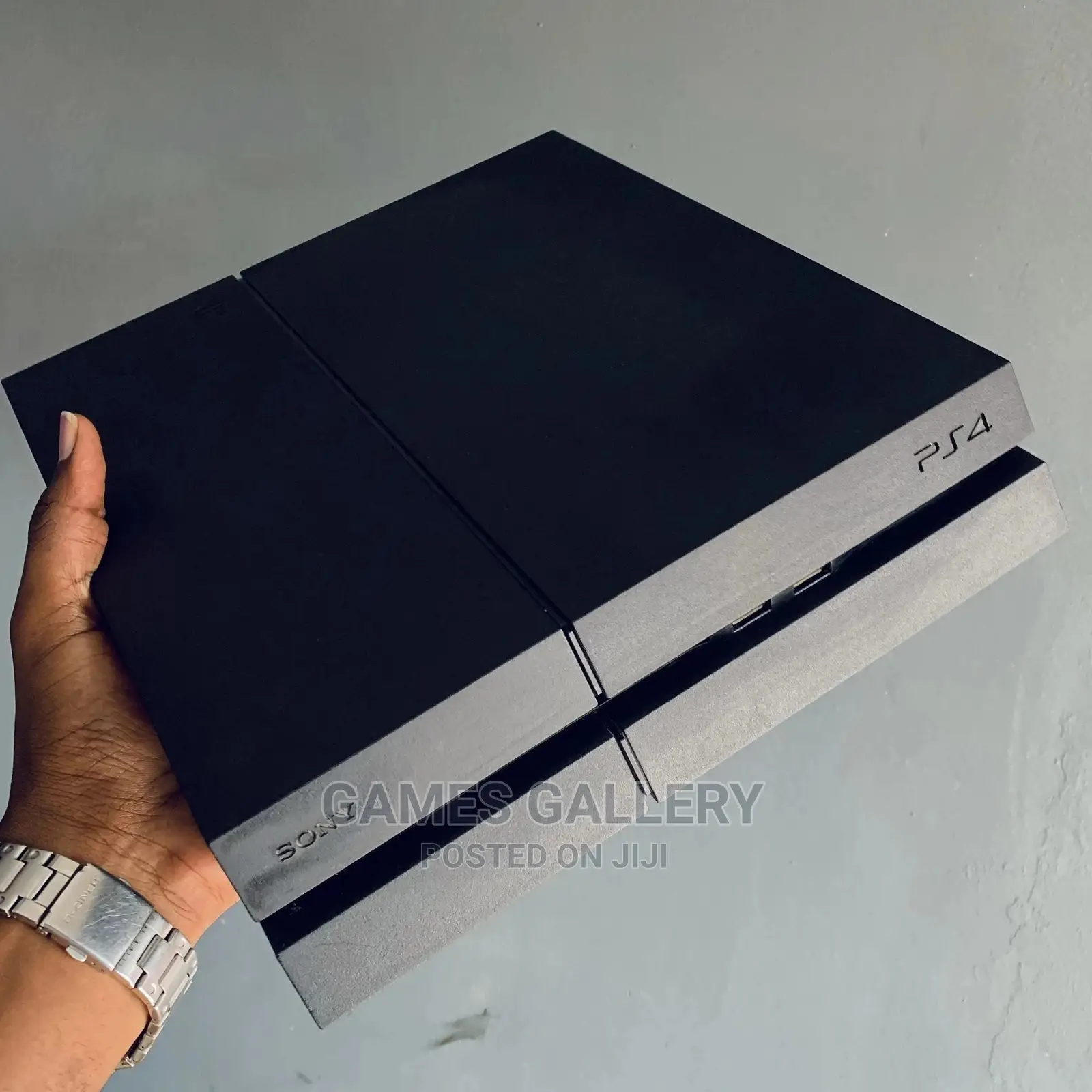 Ps4 Fat Console + One Controller