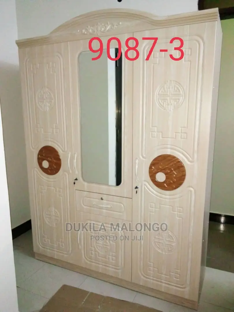 Kabati La Nguo