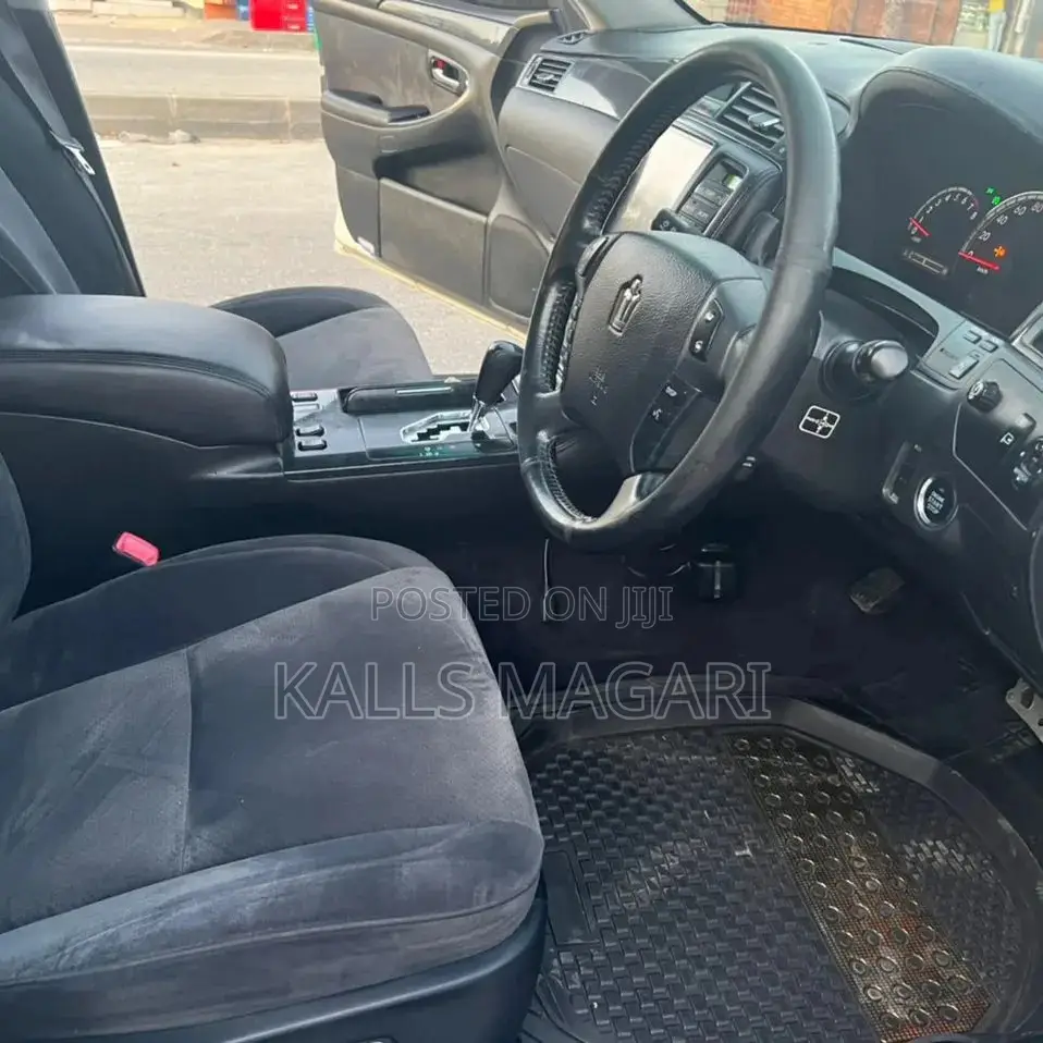 Toyota Crown 2007 Silver