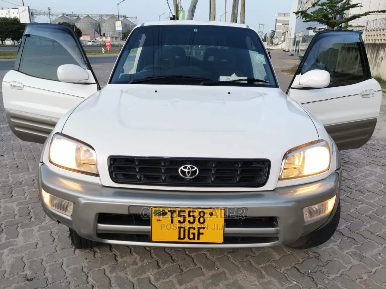 Toyota RAV4 1999 Base FWD White