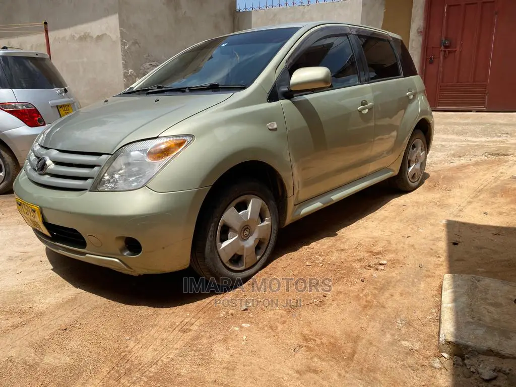 Toyota IST 2005