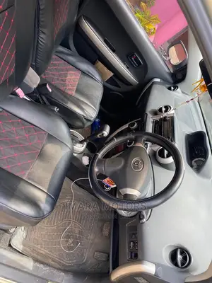 Toyota IST 2005
