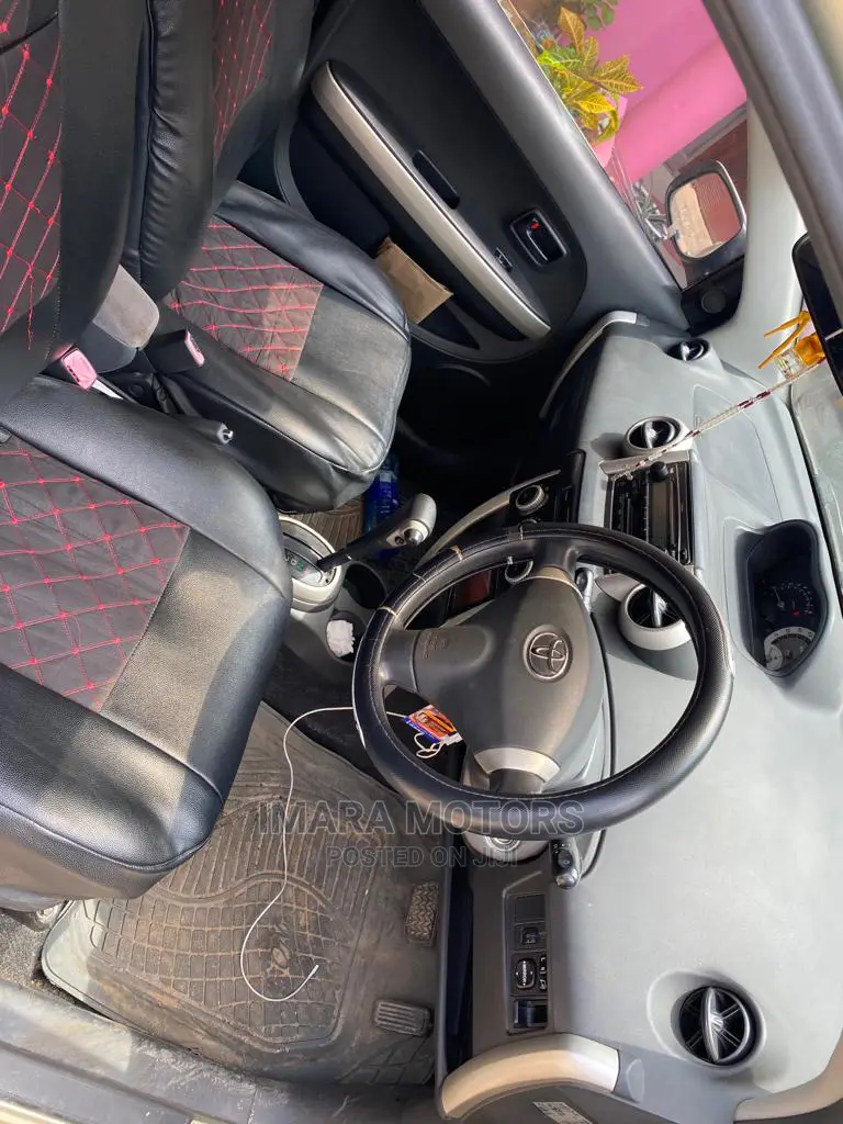 Toyota IST 2005