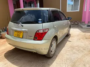 Toyota IST 2005