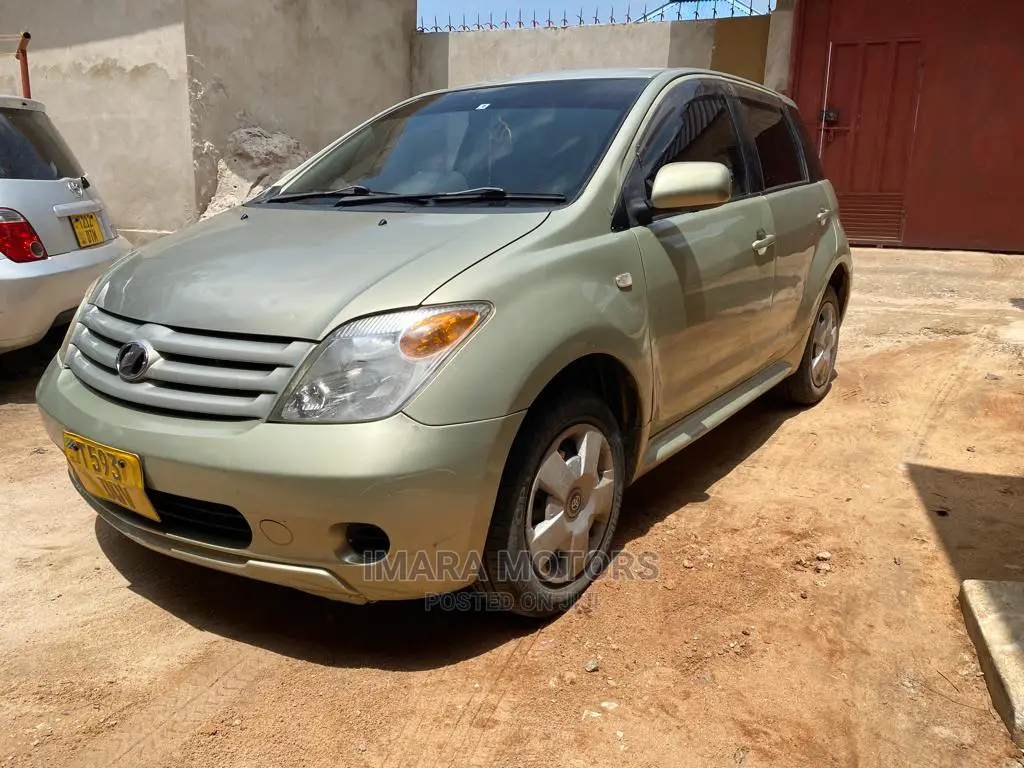 Toyota IST 2005