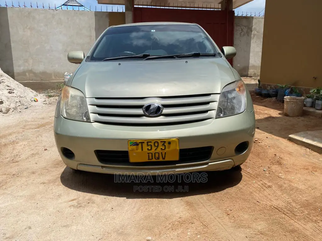 Toyota IST 2005