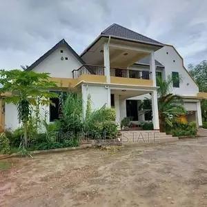 Three Bedroom House In Ununio For Sale