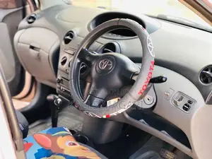 Toyota Vitz 2005 Pink