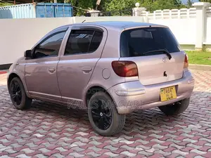 Toyota Vitz 2005 Pink