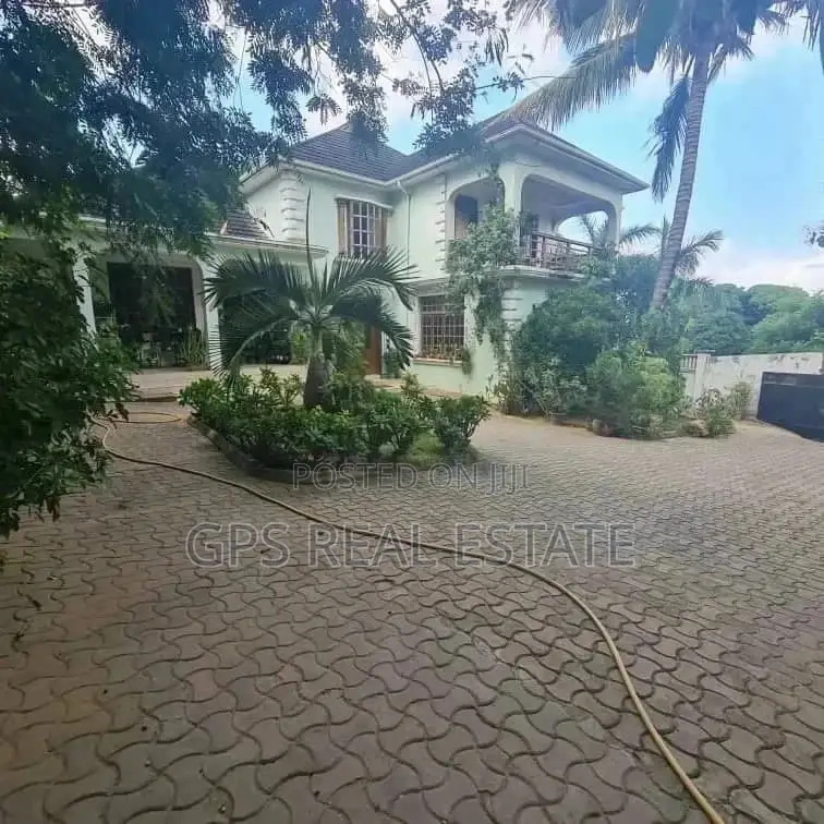 5bdrm House in Mansa Musa, Kinondoni for Sale