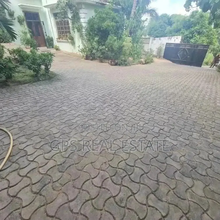 5bdrm House in Mansa Musa, Kinondoni for Sale