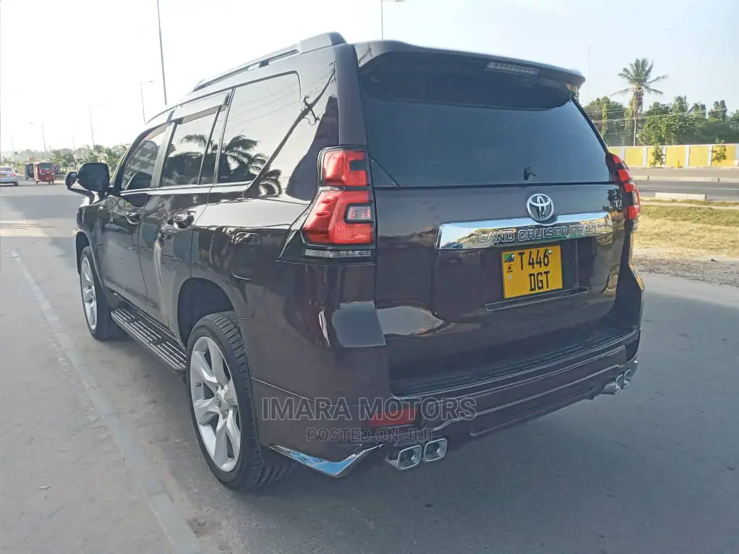Toyota Land Cruiser Prado 2011 Black