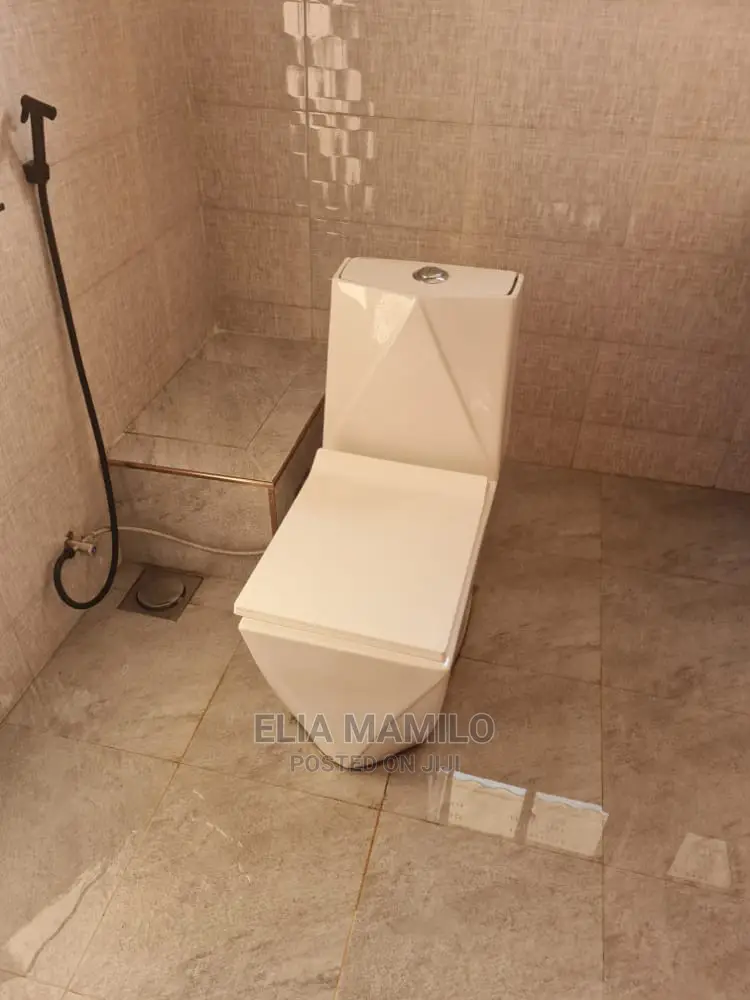 5bdrm House in Mbezi, Ununio for Sale