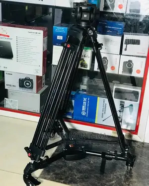 Heavy Duty Tripod Stand With Wheel