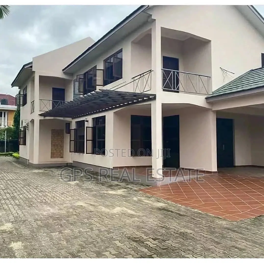 Five Bedroom House In Ununio For Sale