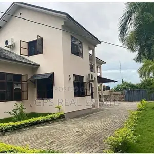 Five Bedroom House In Ununio For Sale