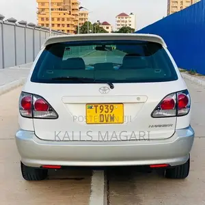 Toyota Harrier 2005 White