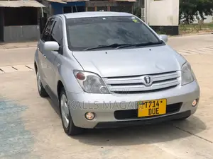 Toyota IST 2003