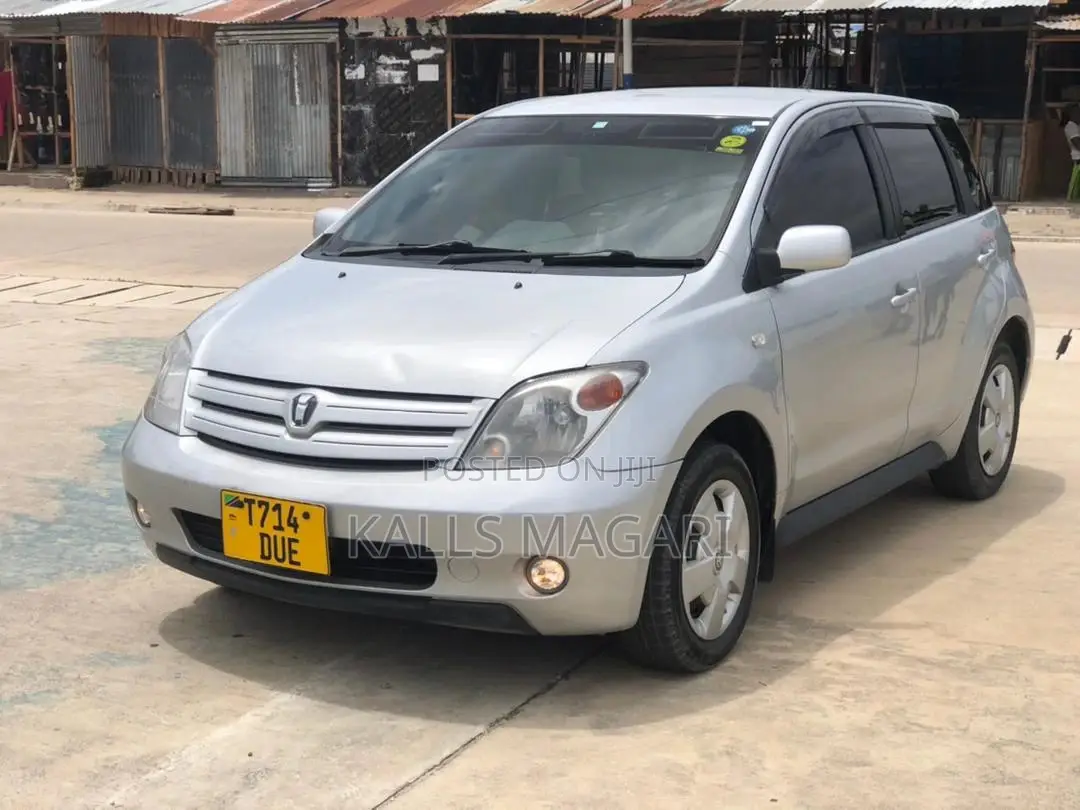 Toyota IST 2003