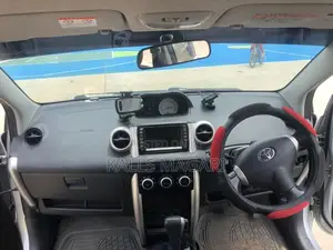 Toyota IST 2003