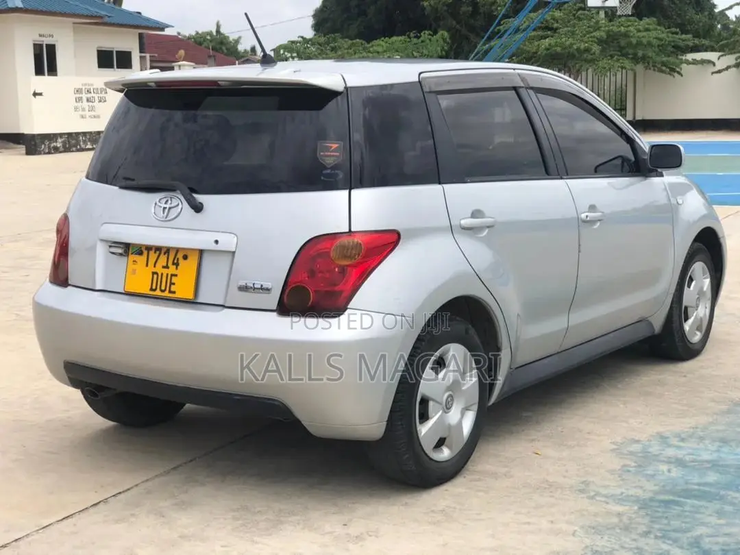 Toyota IST 2003