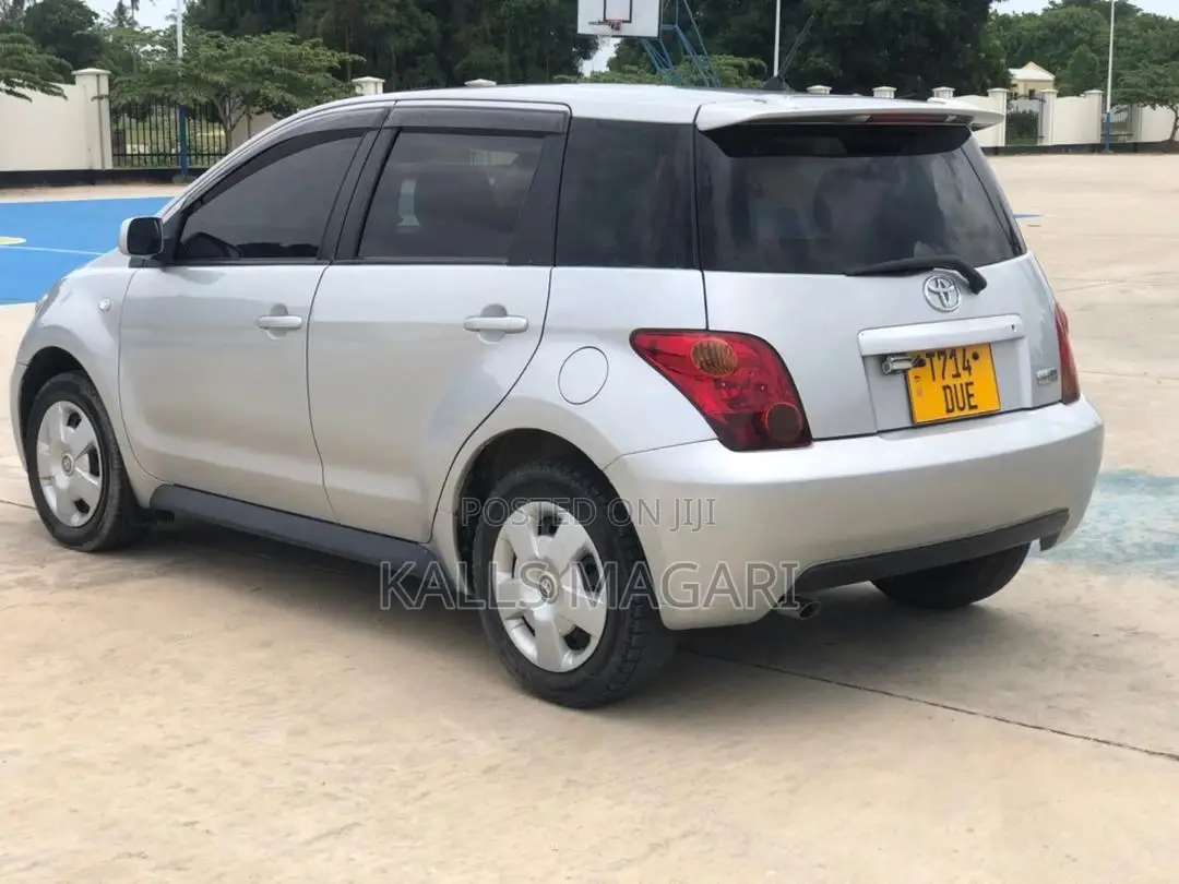 Toyota IST 2003