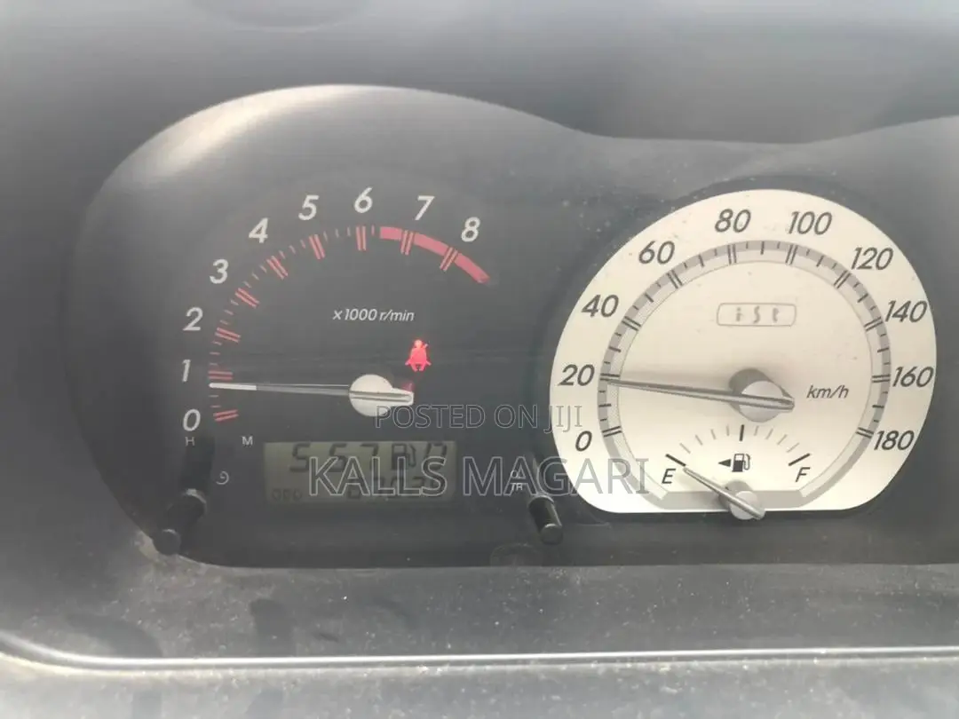 Toyota IST 2003