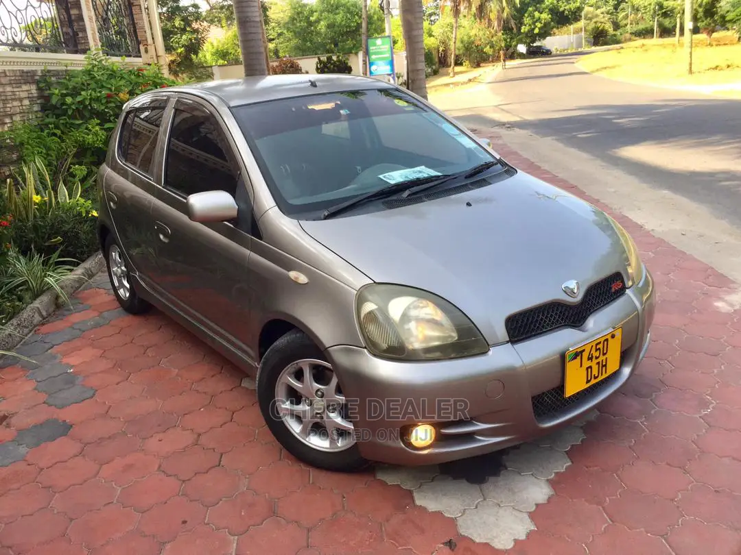 Toyota Vitz 2004 1.3 AWD 3dr Gray
