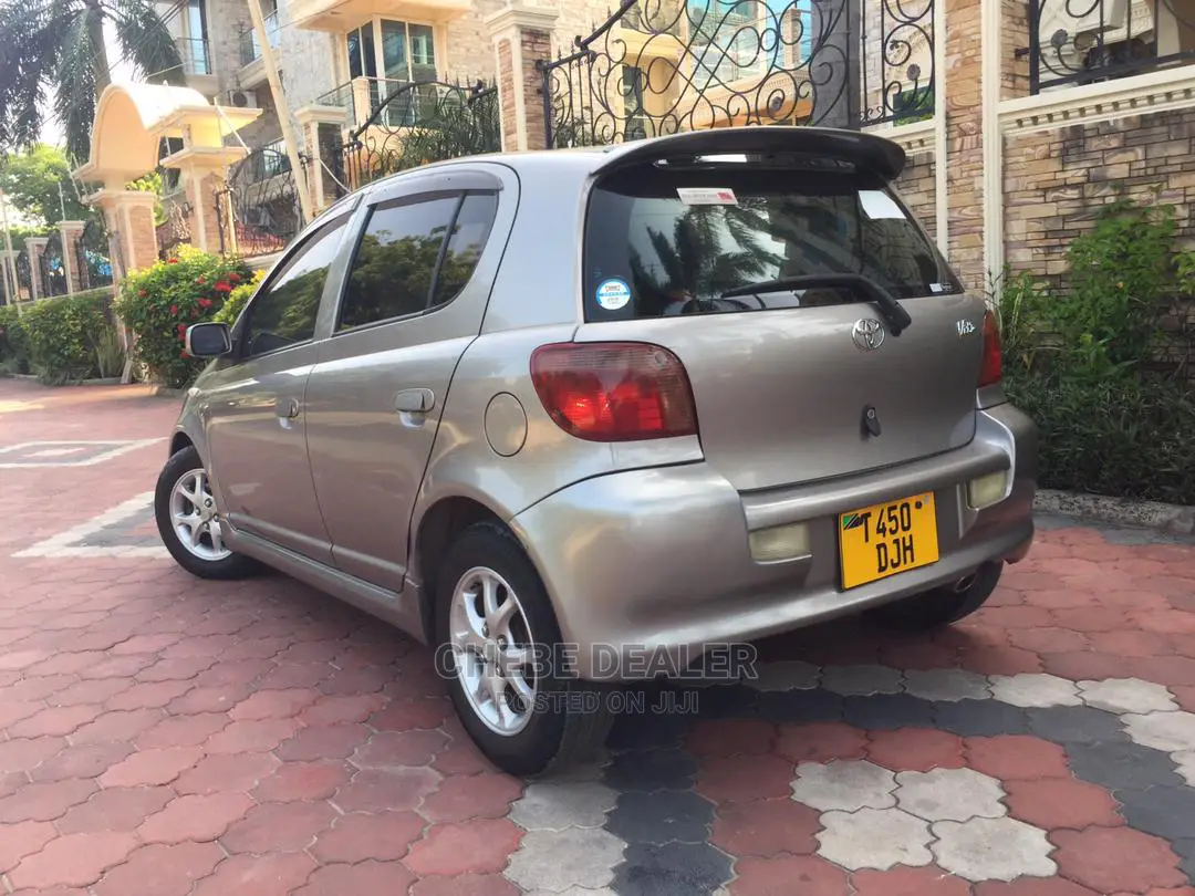 Toyota Vitz 2004 1.3 AWD 3dr Gray