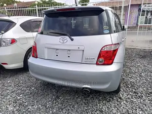 Toyota IST 2006 Silver