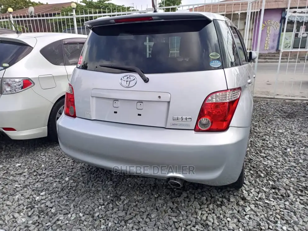 Toyota IST 2006 Silver