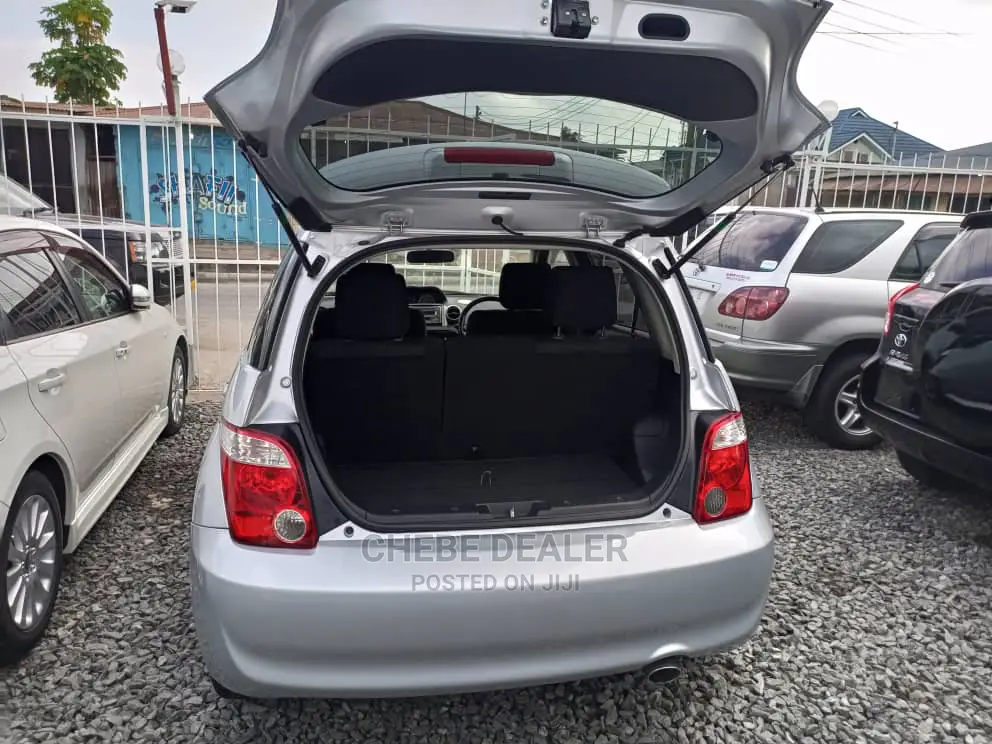 Toyota IST 2006 Silver