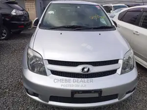 Toyota IST 2006 Silver