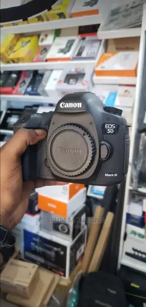 Canon 5D Mark Iii BODY.