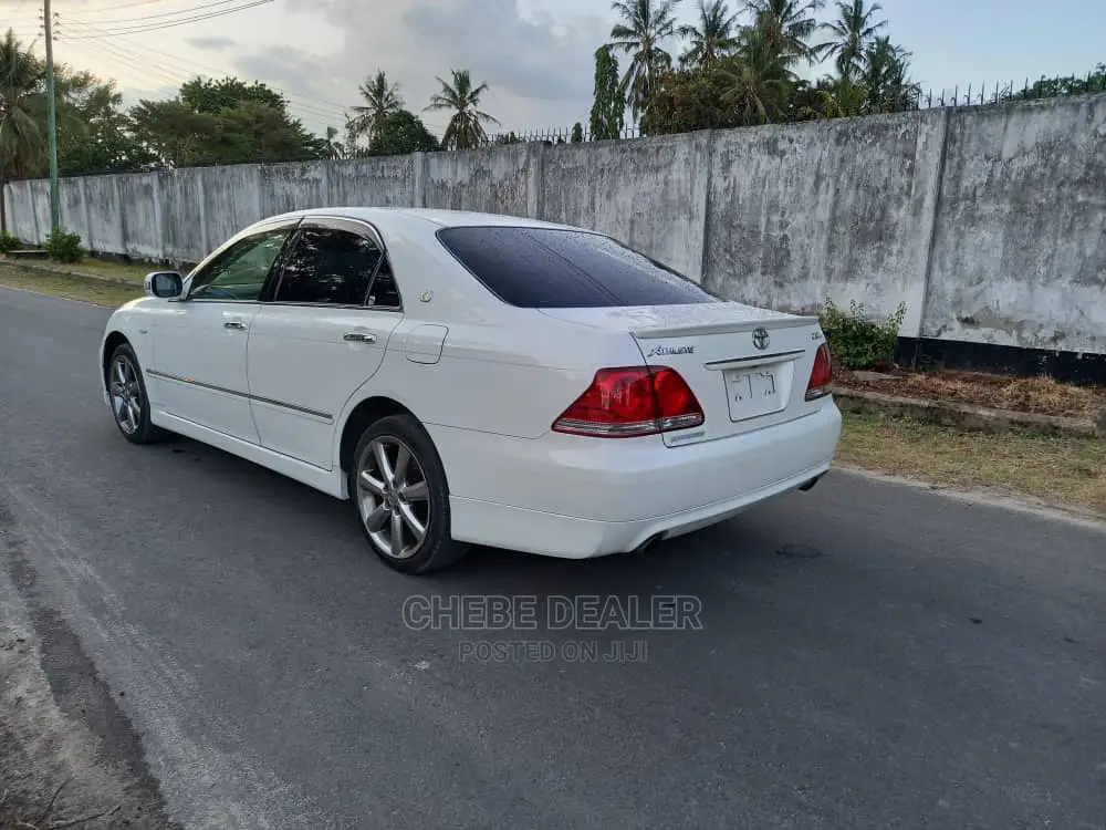 Toyota Crown 2005 White
