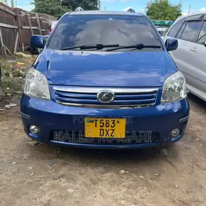 Toyota Raum 2005 Blue