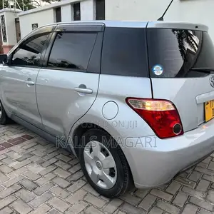 Toyota IST 2006 Silver