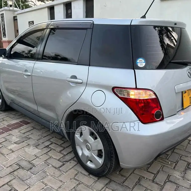 Toyota IST 2006 Silver