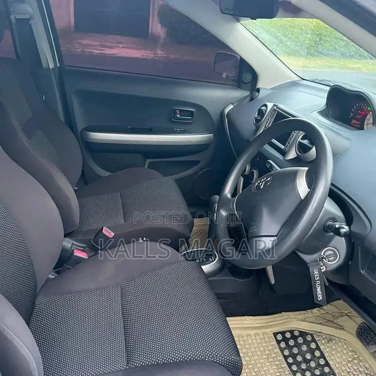 Toyota IST 2006 Silver