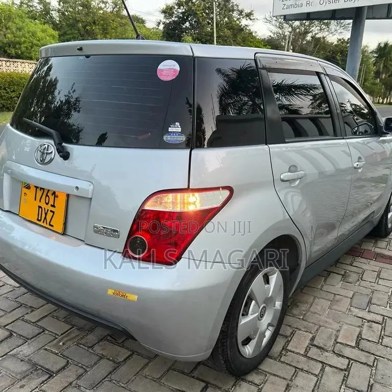 Toyota IST 2006 Silver