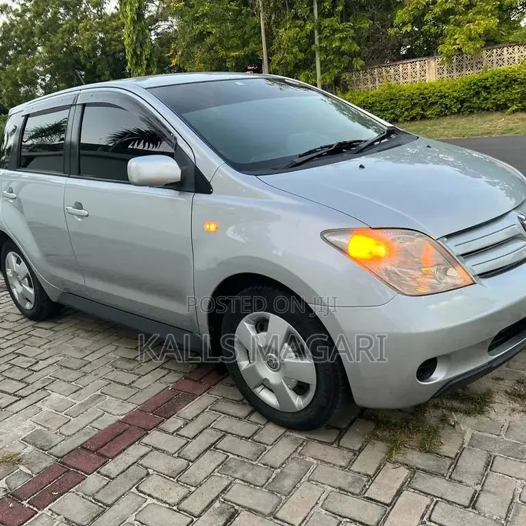 Toyota IST 2006 Silver