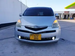 Toyota Ractis 2006 Silver