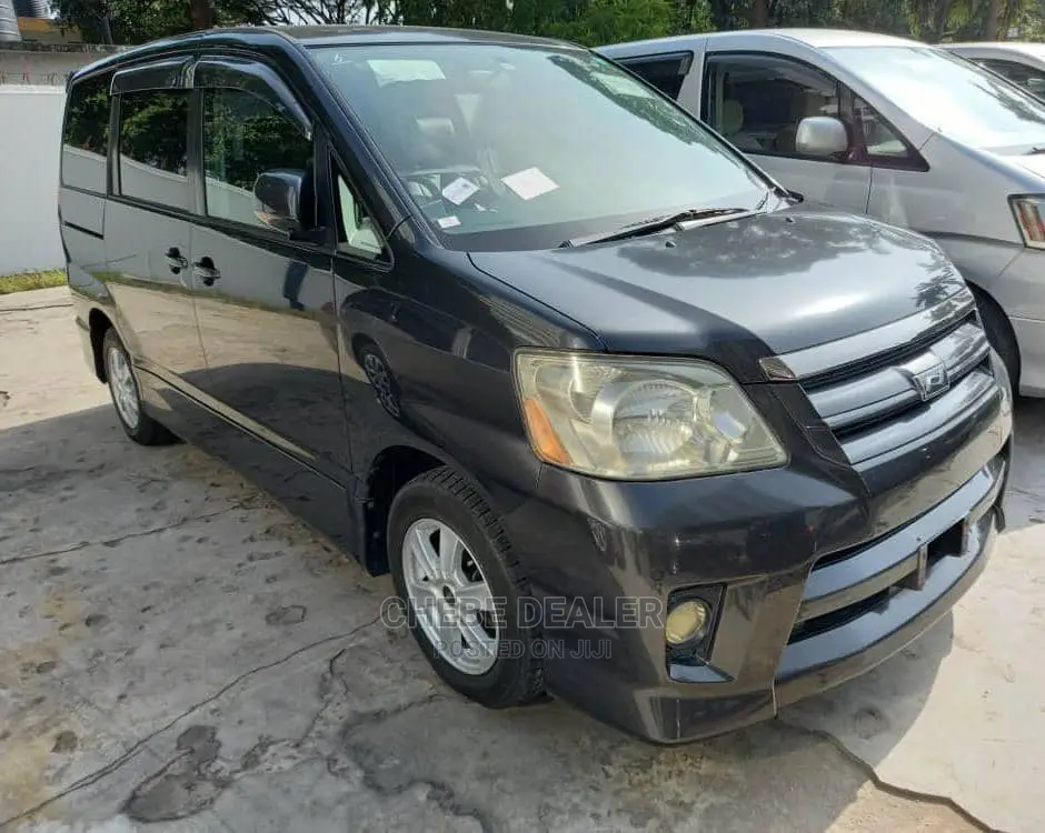 Toyota Noah 2.0 AWD (8 Seater) 2005 Black