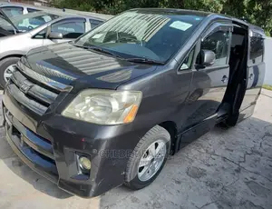 Toyota Noah 2.0 AWD (8 Seater) 2005 Black