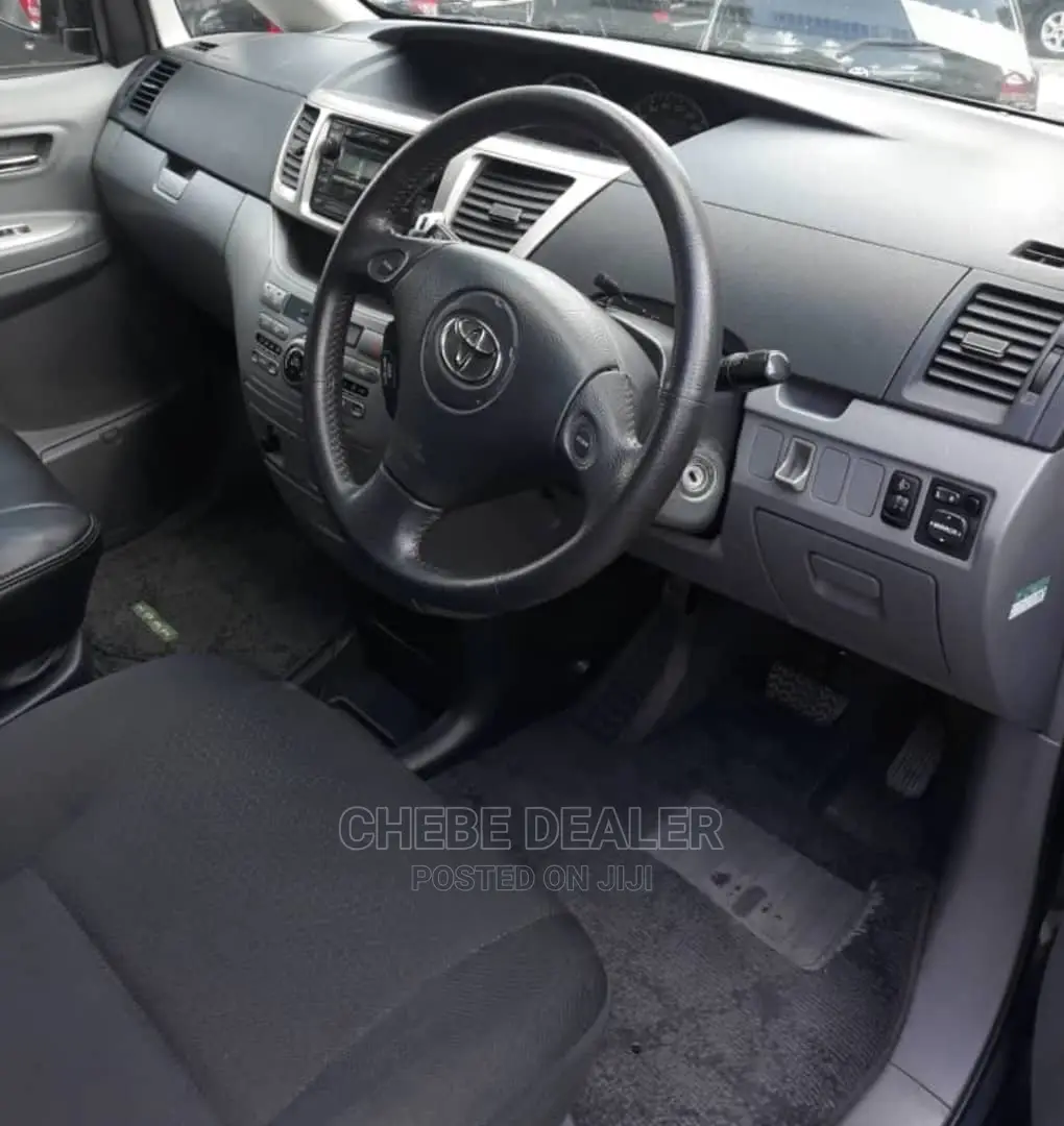 Toyota Noah 2.0 AWD (8 Seater) 2005 Black