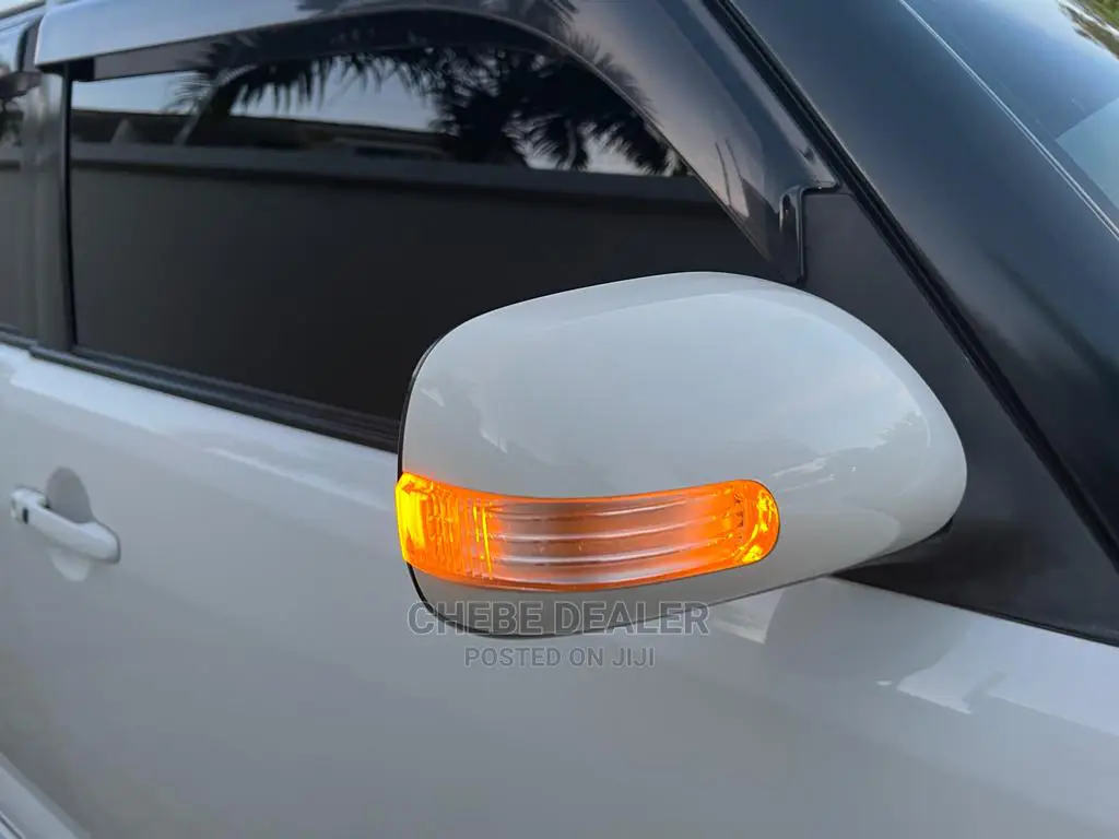Toyota Corolla Rumion Hatchback 1.5 FWD 2009 White