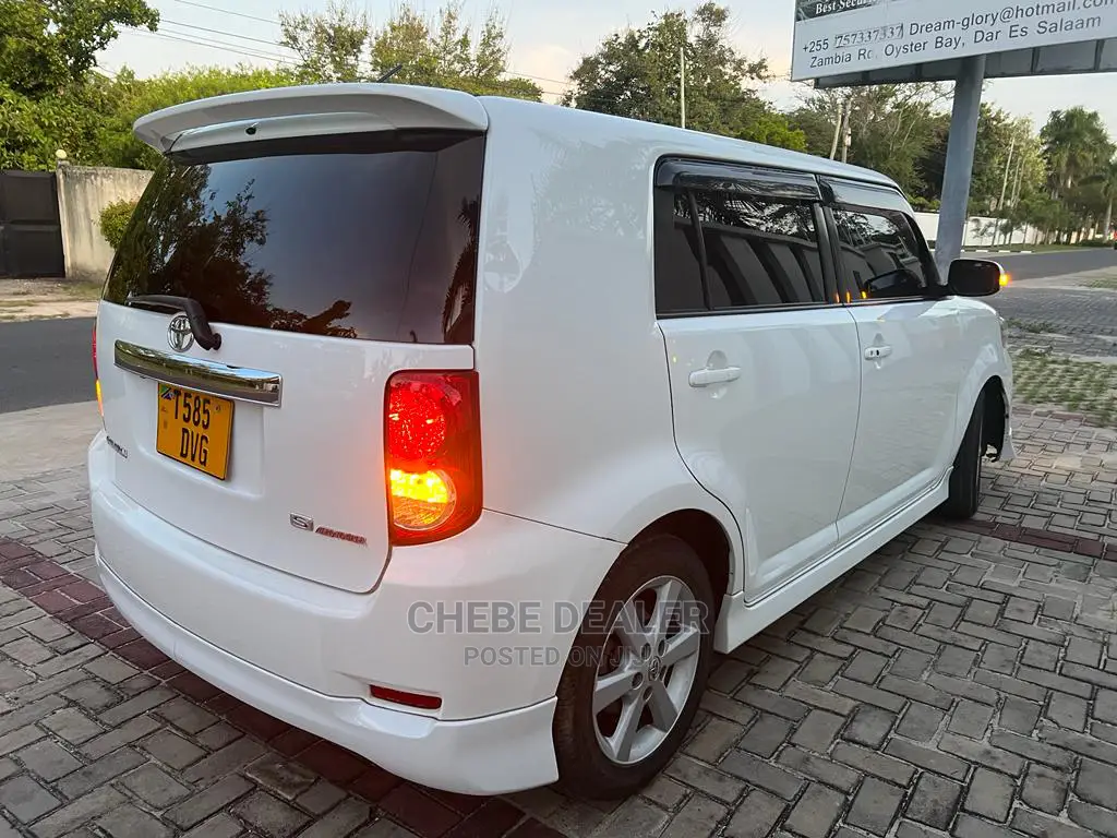 Toyota Corolla Rumion Hatchback 1.5 FWD 2009 White
