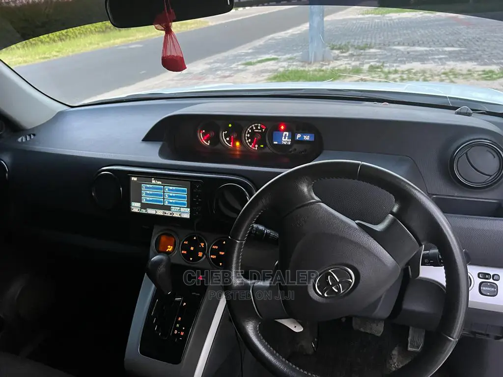 Toyota Corolla Rumion Hatchback 1.5 FWD 2009 White